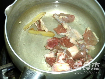 肉苁蓉炖<a href=/shicai/rouqin/NiuRou/index.html target=_blank><u>牛肉</u></a>的做法