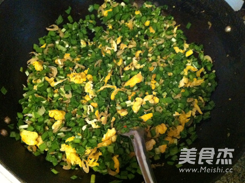 #一人食#<a href=/shicai/shucai/JiuCai/index.html target=_blank><u>韭菜</u></a>虾皮煎饼的做法