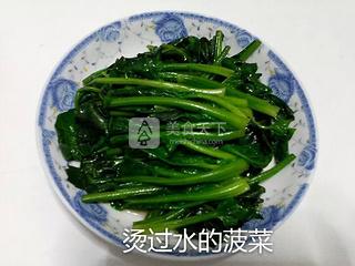 榨<a href=/shicai/shucai/BoCai/index.html target=_blank><u>菠菜</u></a>汁