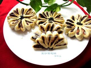 豆沙<a href=/shicai/shucai/JuHua/index.html target=_blank><u>菊花</u></a>酥