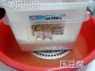 自制卤水酿<a href=/shicai/mimian/DouFu/index.html target=_blank><u>豆腐</u></a>