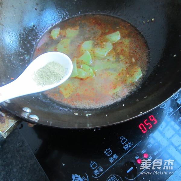 麻辣水煮<a href=/shicai/rouqin/NiuRou/index.html target=_blank><u>牛肉</u></a>的做法