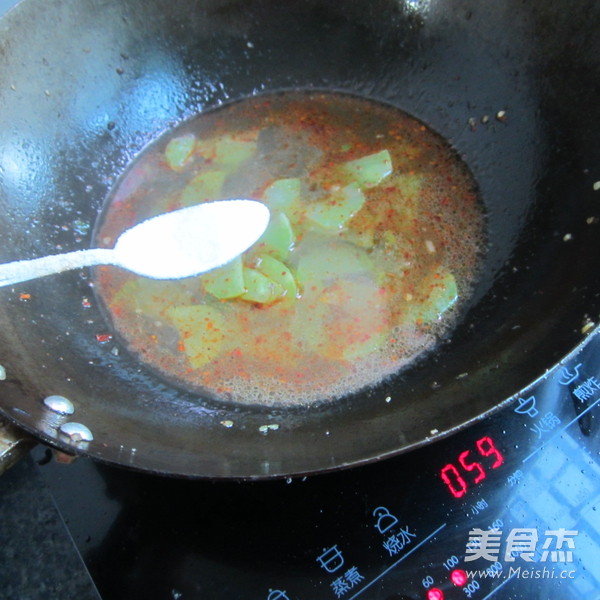 麻辣水煮<a href=/shicai/rouqin/NiuRou/index.html target=_blank><u>牛肉</u></a>的做法