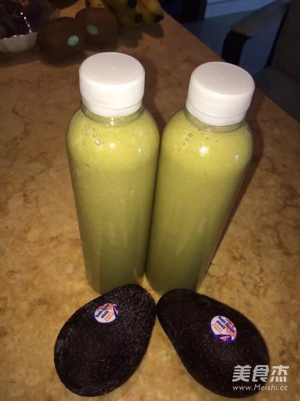 avocado juice 奶香<a href=/shicai/guopin/NuiYouGuo/index.html target=_blank><u><a href=/shicai/guopin/NiuYouGuo/index.html target=_blank><u>牛油果</u></a></u></a>汁的做法