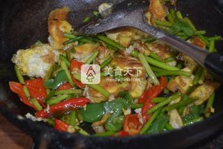 蒜苔炒<a href=/shicai/rouqin/JiDan/index.html target=_blank><u>鸡蛋</u></a>