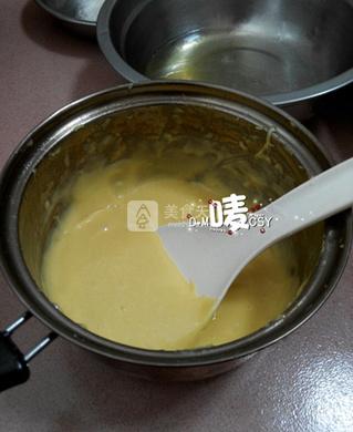 薯蓉<a href=/shicai/rouqin/RouSong/index.html target=_blank><u>肉松</u></a>蛋糕卷