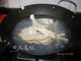 鲜<a href=/shicai/shucai/RenSen/index.html target=_blank><u>人参</u></a>老鸡汤