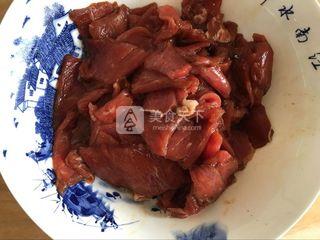 水煮<a href=/shicai/rouqin/NiuRou/index.html target=_blank><u>牛肉</u></a>