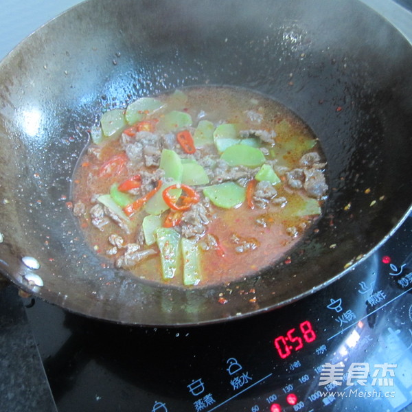 麻辣水煮<a href=/shicai/rouqin/NiuRou/index.html target=_blank><u>牛肉</u></a>的做法