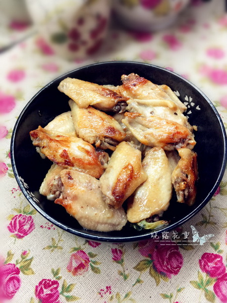 电饭锅盐焗<a href=/shicai/rouqin/JiChi/index.html target=_blank><u>鸡翅</u></a>的做法