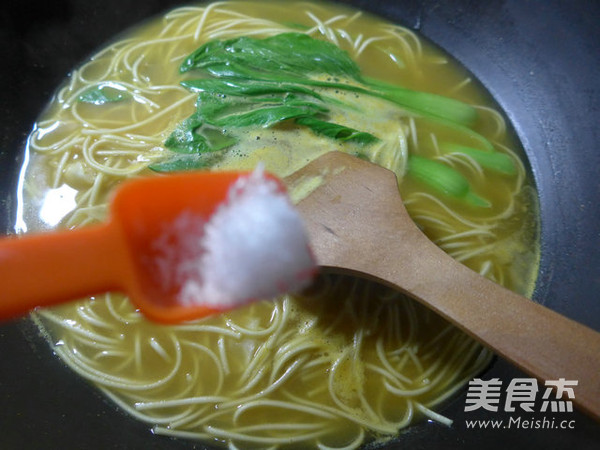 咖喱拉面鲜虾小馄饨的做法