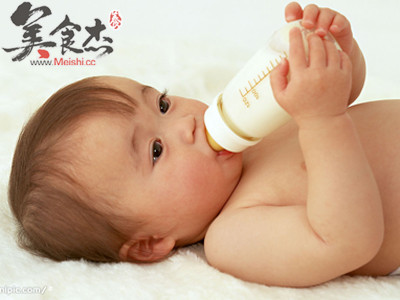 母乳喂养可提高宝宝智力YQ.jpg