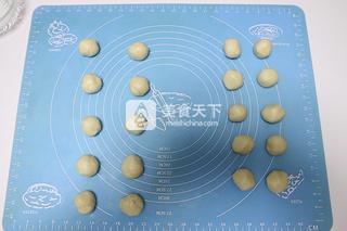 苏式咖喱<a href=/shicai/rouqin/ZhengJi/index.html target=_blank><u>鸡肉</u></a>月饼