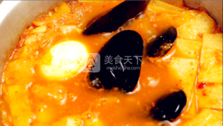 速食炒<a href=/shicai/mimian/NianGao/index.html target=_blank><u>年糕</u></a>锅