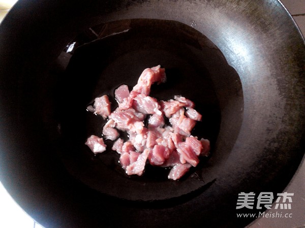 <a href=/shicai/shucai/XiHuLu/index.html target=_blank><u>西葫芦</u></a>炒肉的做法