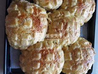 酥皮<a href=/shicai/guopin/BoLuo/index.html target=_blank><u>菠萝</u></a>包