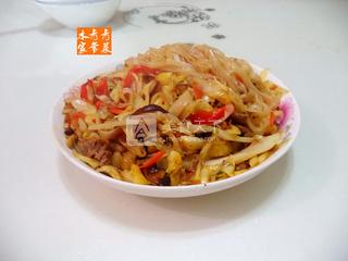 包菜<a href=/shicai/shucai/XiangGu/index.html target=_blank><u>香菇</u></a>肉丝炒<a href=/shicai/mimian/HeFen/index.html target=_blank><u>河粉</u></a>