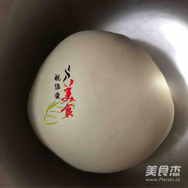 奶锅版<a href=/shicai/mimian/YouTiao/index.html target=_blank><u>油条</u></a>的做法