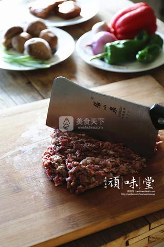 <a href=/shicai/rouqin/NiuRou/index.html target=_blank><u>牛肉</u></a>酱拌面