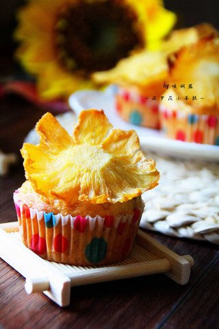 <a href=/shicai/guopin/BoLuo/index.html target=_blank><u>菠萝</u></a>花cupcake