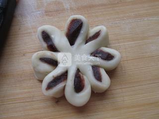 豆沙<a href=/shicai/shucai/JuHua/index.html target=_blank><u>菊花</u></a>酥