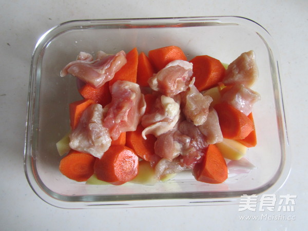 咖喱<a href=/shicai/rouqin/ZhengJi/index.html target=_blank><u>鸡肉</u></a>的做法