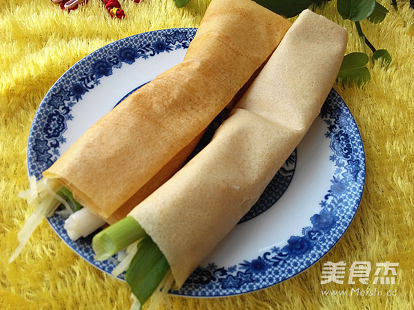 煎饼卷大葱<a href=/shicai/shucai/TuDou/index.html target=_blank><u>土豆</u></a>丝的做法