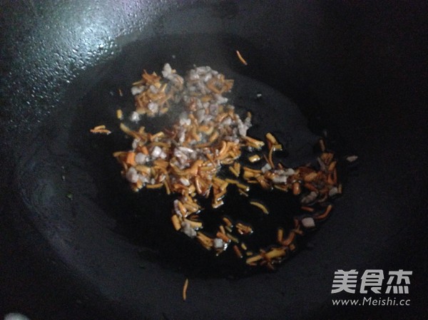 虫草花肉酱炒饭的做法