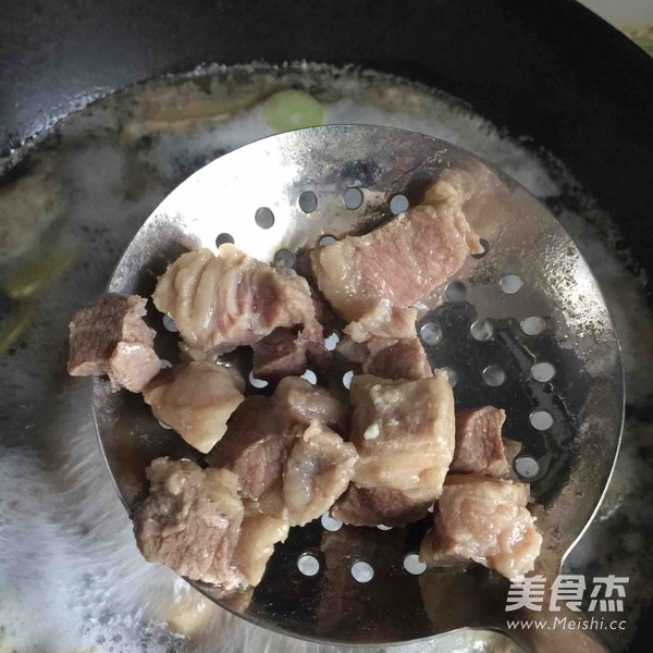 红烧<a href=/shicai/rouqin/NiuRou/index.html target=_blank><u>牛肉</u></a>面的做法