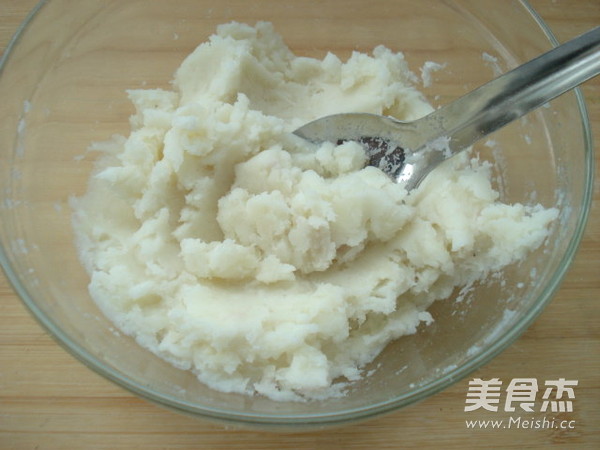 豆沙<a href=/shicai/shucai/ShanYao/index.html target=_blank><u>山药</u></a>糕的做法