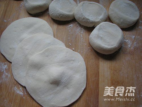 <a href=/shicai/shucai/MaChiXian/index.html target=_blank><u>马齿苋</u></a>野菜蒸包的做法