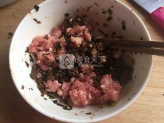 <a href=/shicai/shucai/MeiGanCai/index.html target=_blank><u>梅干菜</u></a>肉小烧饼