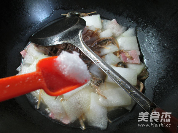 笋干菜<a href=/shicai/rouqin/XianRou/index.html target=_blank><u>咸肉</u></a>煮<a href=/shicai/shucai/DongGua/index.html target=_blank><u>冬瓜</u></a>的做法