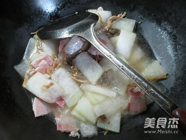 笋干菜<a href=/shicai/rouqin/XianRou/index.html target=_blank><u>咸肉</u></a>煮<a href=/shicai/shucai/DongGua/index.html target=_blank><u>冬瓜</u></a>的做法