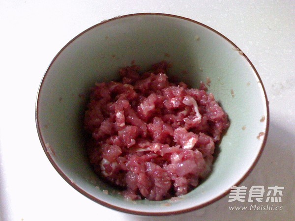 <a href=/shicai/mimian/DouPi/index.html target=_blank><u>豆皮</u></a>烧肉丸的做法