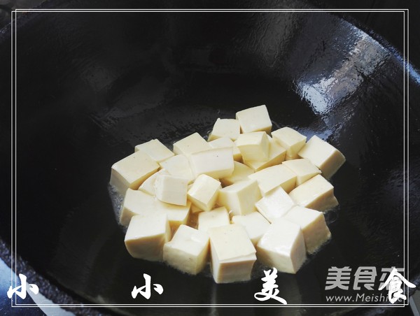 滑溜软嫩的熘<a href=/shicai/mimian/DouFu/index.html target=_blank><u>豆腐</u></a>的做法