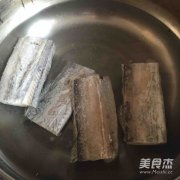 红烧带鱼的做法