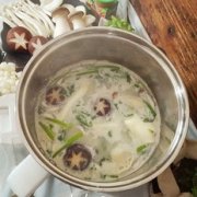 豆浆菌菇火锅的做法