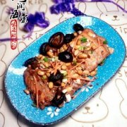 三文鱼排炖黄豆的做法
