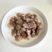 西红柿炖牛腩的做法