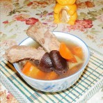 胡萝卜香菇排骨汤的做法