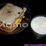 玉米汁+鸡蛋番茄虾皮三明治