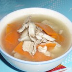 胡萝卜香菇肉片汤的做法