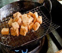 【炸臭豆腐的做法】炸臭豆腐的营养价值_炸臭豆腐食用注意事项