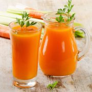 【胡萝卜汁什么时候喝最好】胡萝卜汁可以加蜂蜜吗_胡萝卜汁的营养