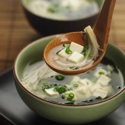 【豆腐金针菇汤】豆腐金针菇汤的做法_豆腐金针菇汤的营养价值