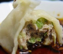【猪肉芹菜饺子的做法】做猪肉芹菜饺子的技巧_猪肉芹菜饺子的营养