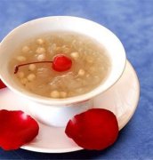 【银耳莲子汤什么时候喝最好】喝银耳莲子汤有什么好处