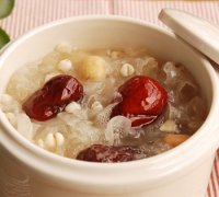 【银耳红枣汤什么时候吃最好】吃银耳红枣汤的好处有哪些