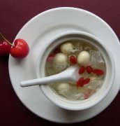 【银耳莲子汤的热量】银耳莲子汤能减肥吗_银耳莲子汤怎么做